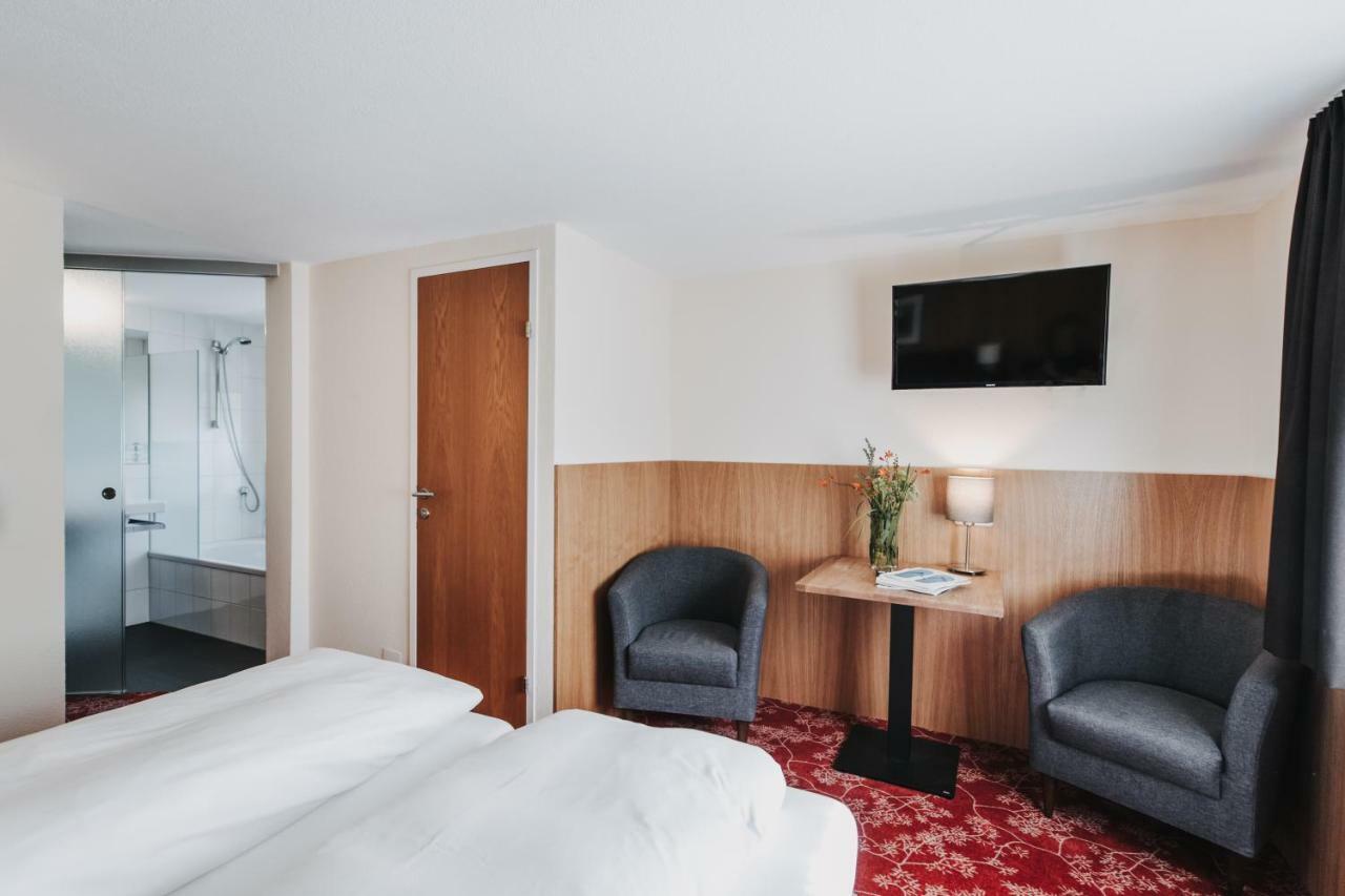 Hotel Adler Warth  Екстер'єр фото